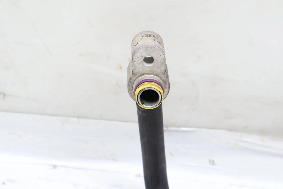 AUDI A6 2005-2011 - Manguera/tubo de CA de alta presión inferior 4F0260701L Foto 3 de 4