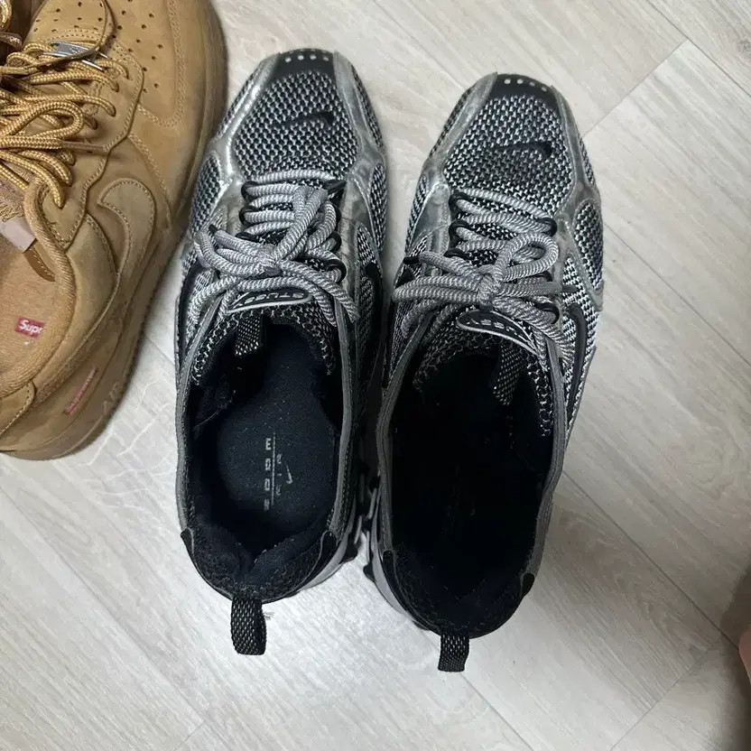 Stussy Air Zoom Spiridon Platinum Sneakers Heavily Worn thumbnail 3