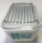 PYREX Turquoise Blue Amish Butterprint 502C Refrigerator Dish with Lid 1.5 Pint