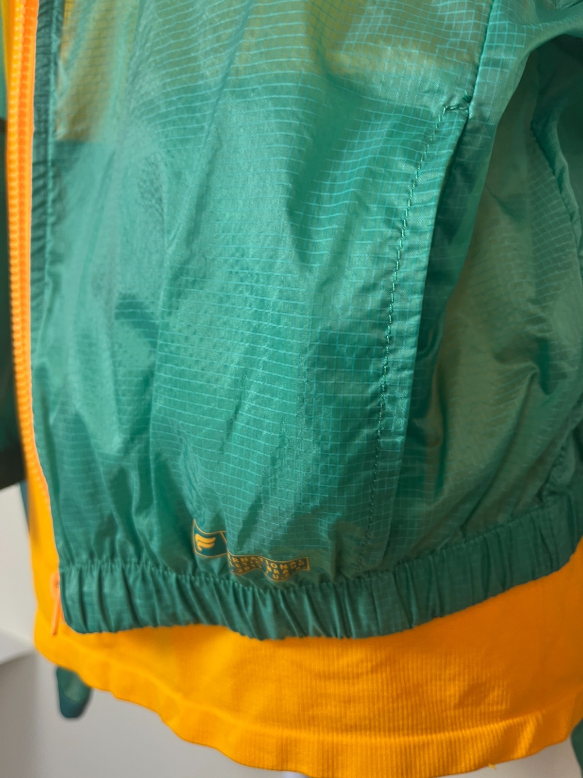 Fabletics Lightweight Windbreaker Jacket and Stre… - image 9