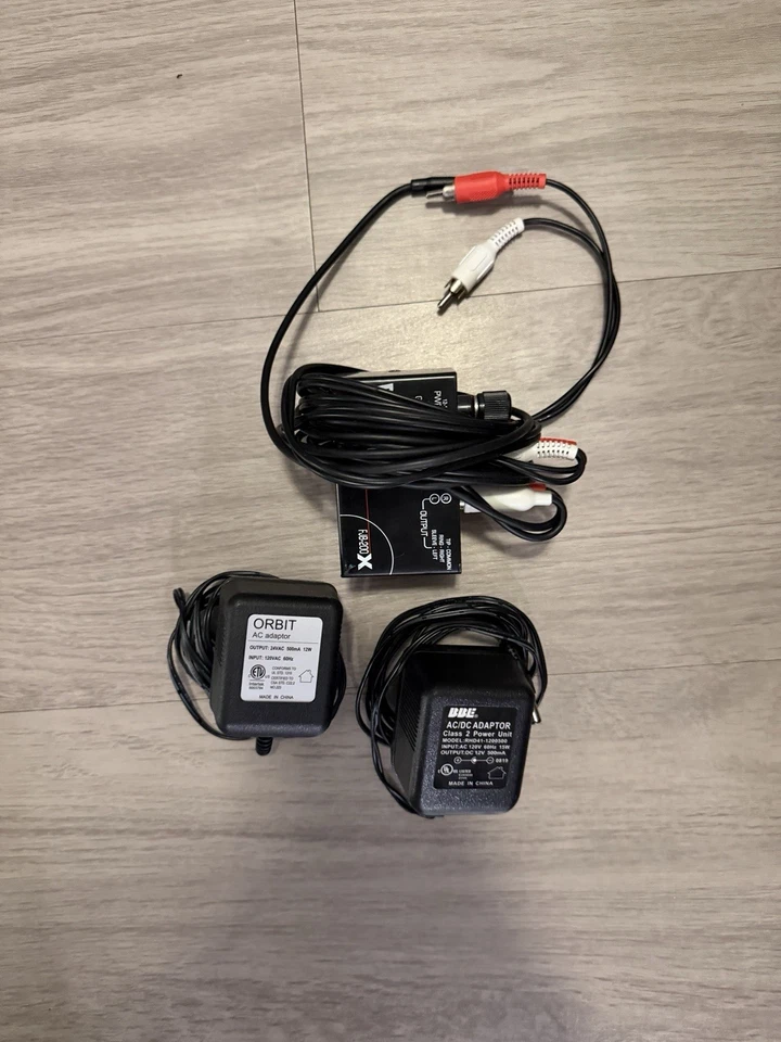 U-Turn Orbit Plus Turntable (Walnut) + Amp - Image 3 of 4