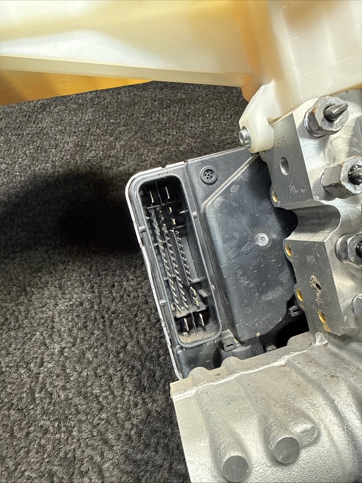 Bomba de cilindro de refuerzo de freno antibloqueo ABS Ford F150 2021-2023 OEM ML34-2D335-CF Foto 3 de 4