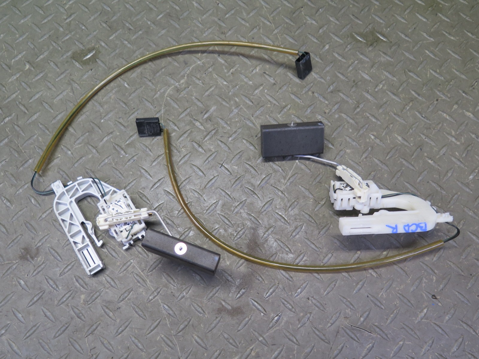 2006-2012 BENTLEY FLYING SPUR 6.0L ENGINE LEFT & RIGHT SIDE FUEL PUMP ASSEMBLY