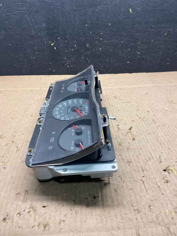 Grupo de instrumentos de velocímetro Mercury Grand Marquis 2003 a 2005 Q0935 Foto 2 de 4