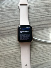 Apple Watch Series 6 GPS (40mm) in the gorgeous Rose Gold aluminium finish. .