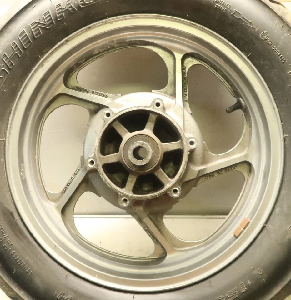 Llanta trasera Kawasaki Concours ZG1000A 1994-2006 de una motocicleta 1995 Foto 2 de 4