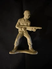 The image shows classic plastic army men, also known as toy soldiers.