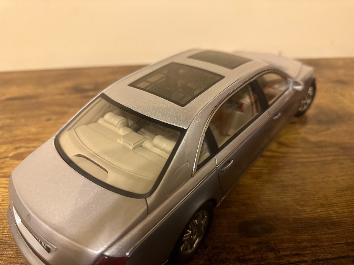RARE 1/18 AutoArt Millennium Maybach 62 Diecast Silver/Blue