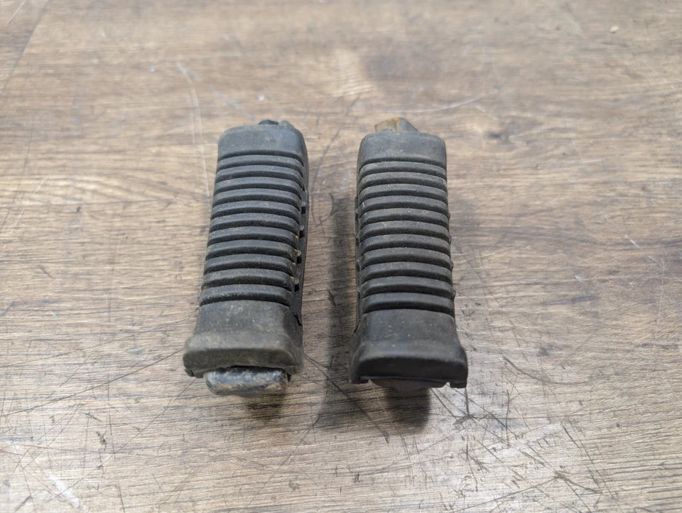 Juego de estriberas traseras para pasajero Suzuki GS500F GS 500 F 2007 OEM - 43600-12B01 Foto 3 de 4