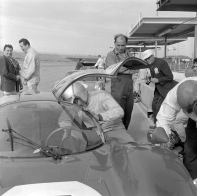 Hans Herrmann Herbert Linge Porsche 906 in the pit lane 1966 Racing Old Photo 1