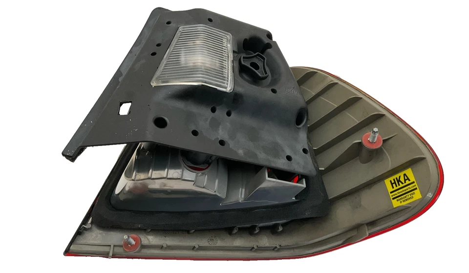 Conjunto de luces traseras BMW 325I 2002-2005 lado del conductor izquierdo con intermitente ámbar Foto 4 de 4