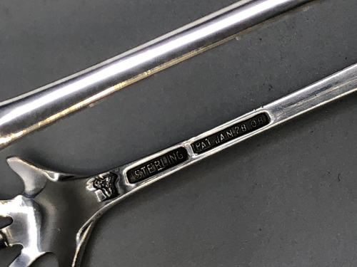Monticello by Lunt sterling silver Sugar Tongs 4 1/8", gently used - 第 4/5 張圖片