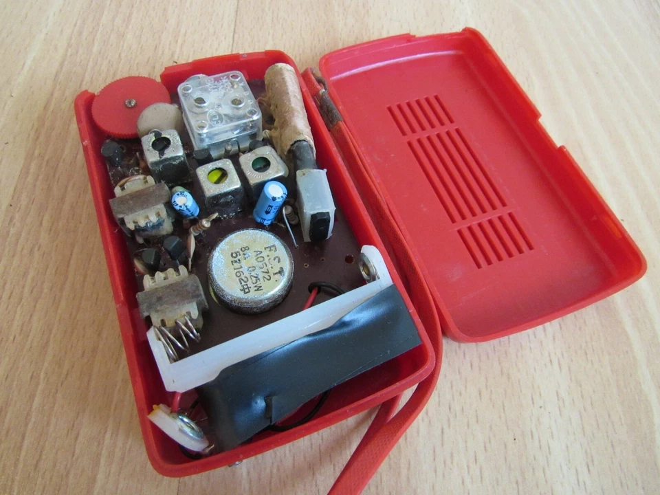RARE vintage SEIKO transistor radio solid state mcm retro RED! - Image 3 of 4