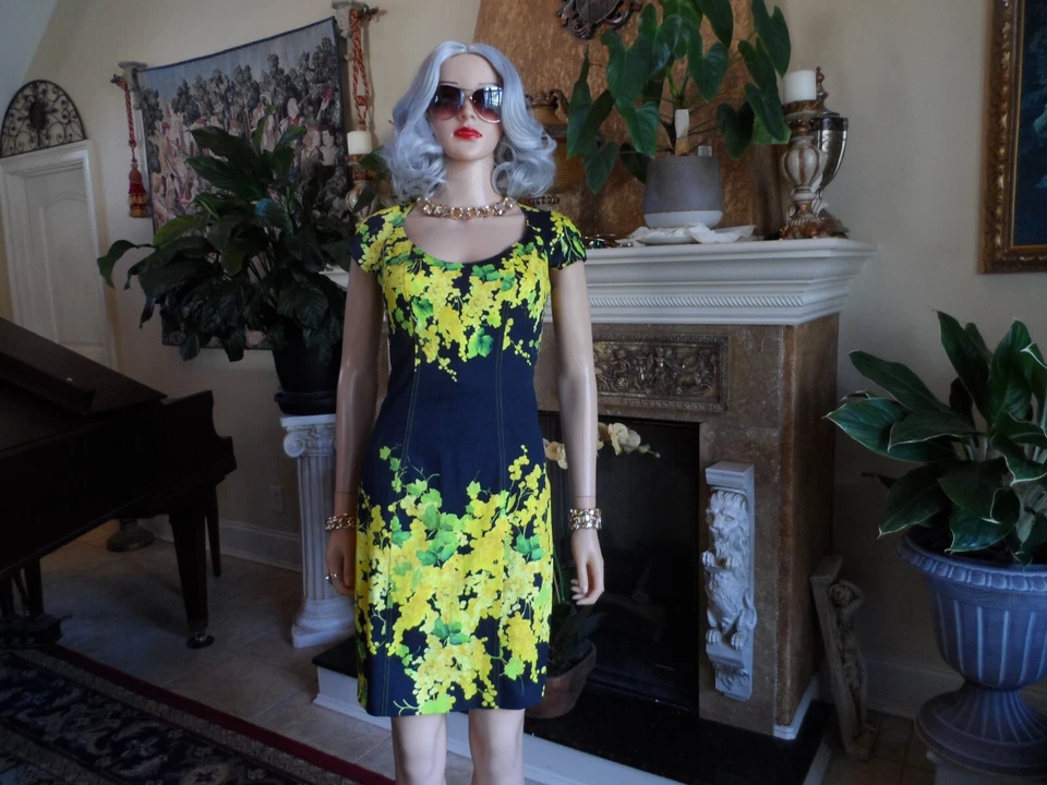 Vestido Vaina Blumarine Negro con Estampado Floral Amarillo Línea A Talla IT 44- US 8 Foto 4 de 4