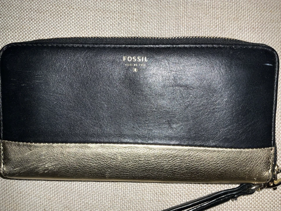 Fossil Sydney 钱包腕带黑色金属金色皮革手风琴手拿包 — 第 4/4 张图片