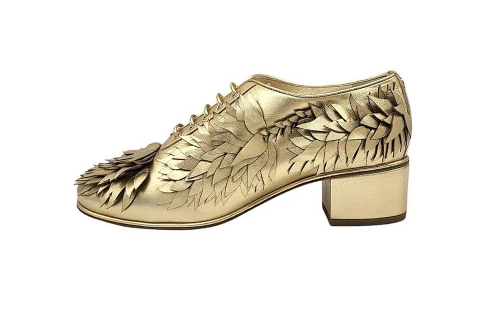 New! Chanel Cruise 2018 Gold Laurel CC Lace Up Oxford Rare Sz 42!! MSRP $1800+ - Image 4 of 4