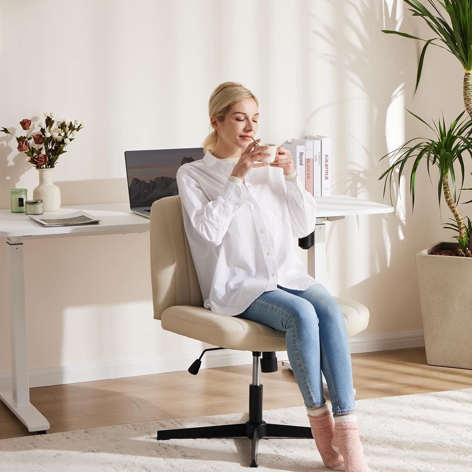 DUMOS Cross Legged Office Chair, Armless Wide Home Without Wheels, Creamy 