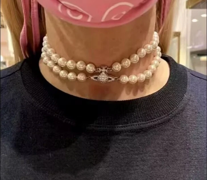 Collar Gargantilla Vivienne Westwood Dos Filas Perla Dorado Saturno Capas Usado Foto 4 de 4