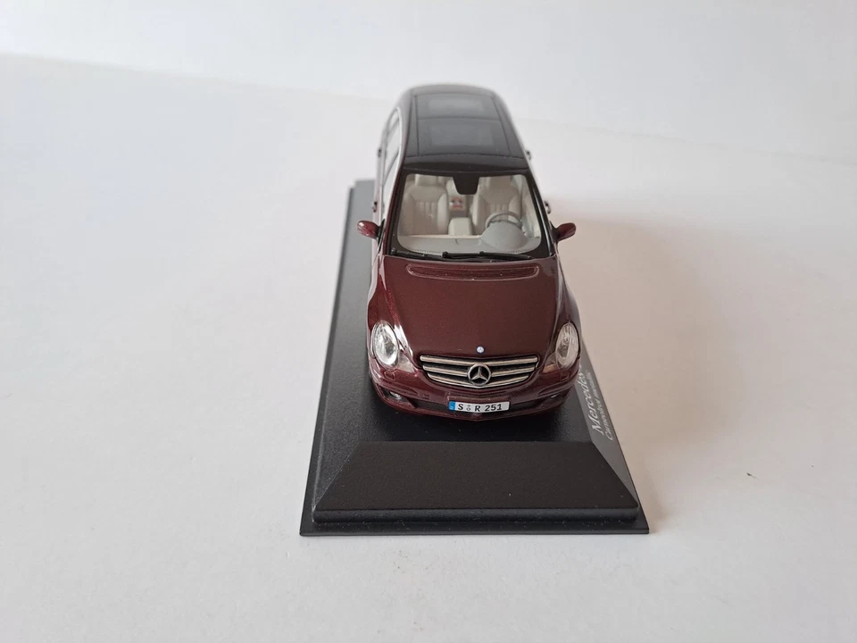 MiniChamps 1:43 Mercedes Benz R-CLASS 2006 Red Metallic - Immagine 3 di 4
