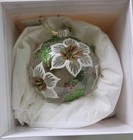 HALLMARK RARE 2019 HERITAGE CLEAR FLORAL BALL BLOWN GLASS ORNAMENT — photo 2