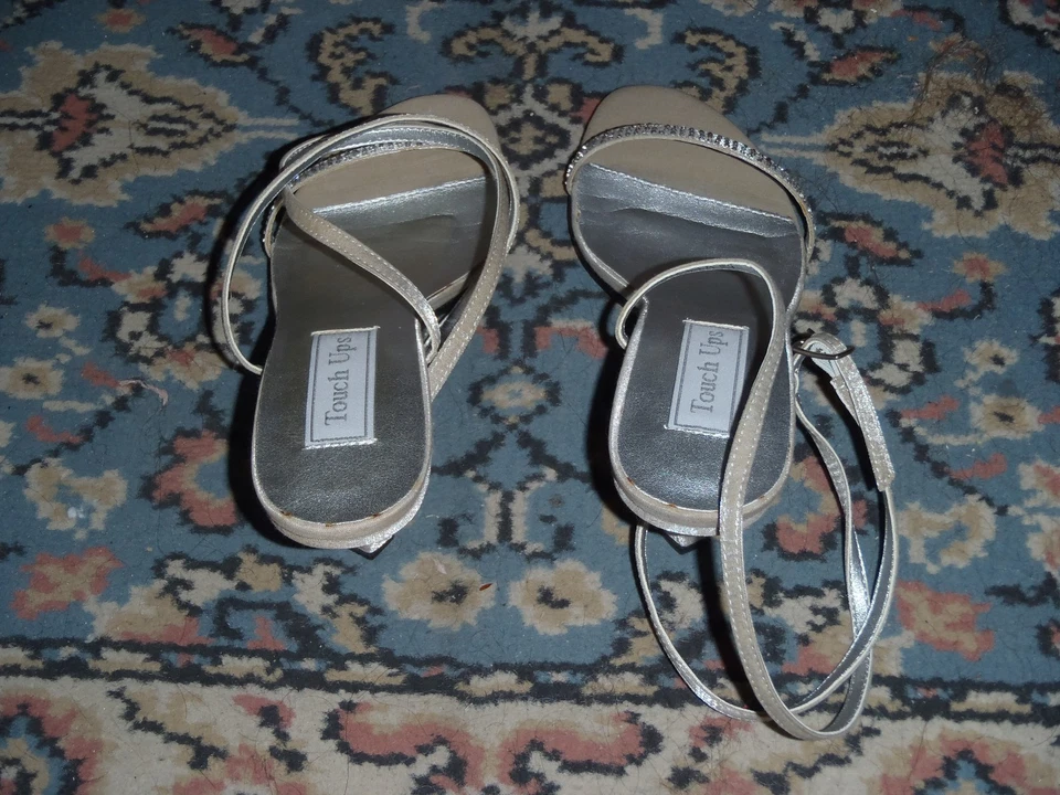 Sapatos formais de casamento retoques prata cetim biqueira aberta ~ tamanho 6M novo na caixa muito bom - Imagem 2 de 4