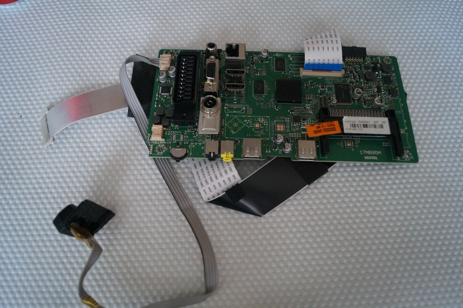 MAIN BOARD 17MB95M 23232321 FOR 32"" BUSH DLED32265HDCNTD TV, VES315WNDB-2D-N02