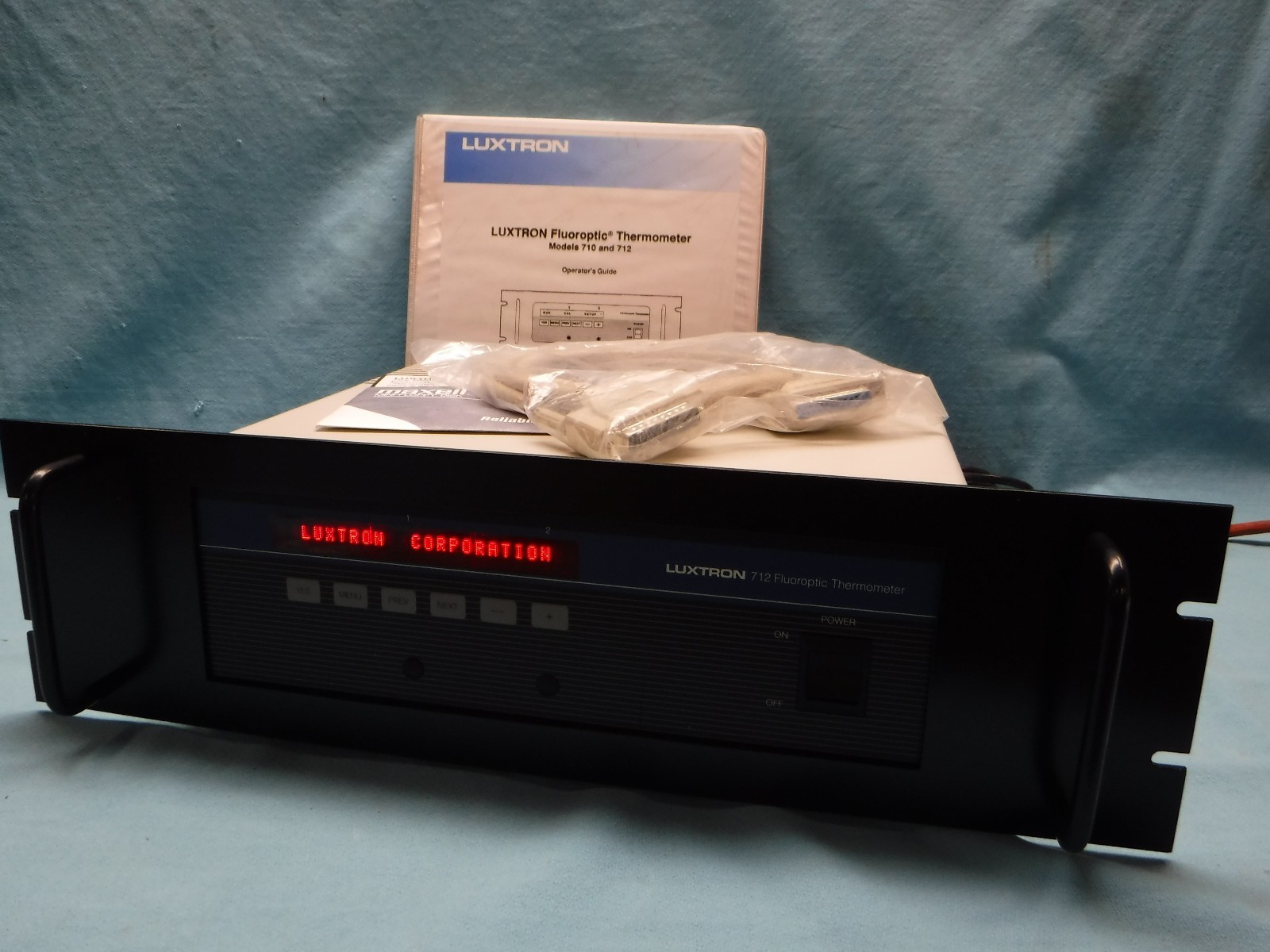 LAM RESEARCH LUXTRON FLUOROPTIC THERMOMETER 712R