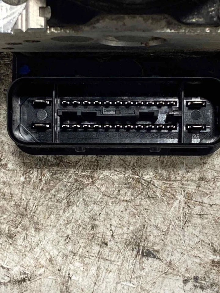 斯巴鲁 Legacy 2011 - 2012 ABS 泵原始设备制造商 ID 27596AJ01A — 第 4/4 张图片