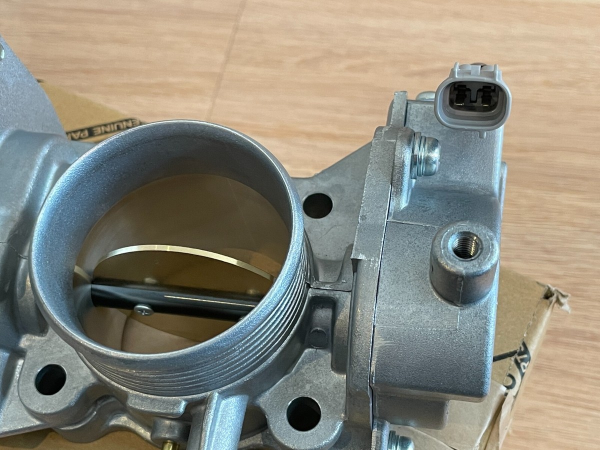 Toyota Genuine Land Cruiser 1KZ Diesel Engine Throttle Body