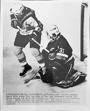 1982 DARCY ROTA BILLY SMITH NHL HOCKEY STANLEY CUP FINAL PHOTO VANCOUVER CANUCKS
