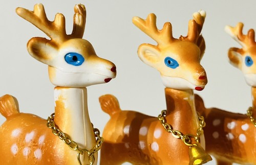 Vintage Plastic Christmas Reindeer x 8 with Gold Bell Moveable Head Rare Set - Picture 8 of 12
