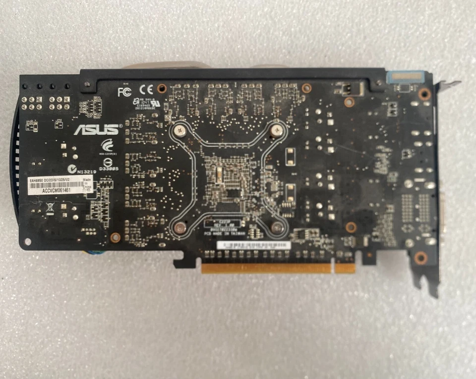 ASUS AMD Radeon HD 6850 1G GDDR5 EAH6850 DC/2DIS/1GD5/V2 PCIe 2.1 x16 Card - Image 4 of 4