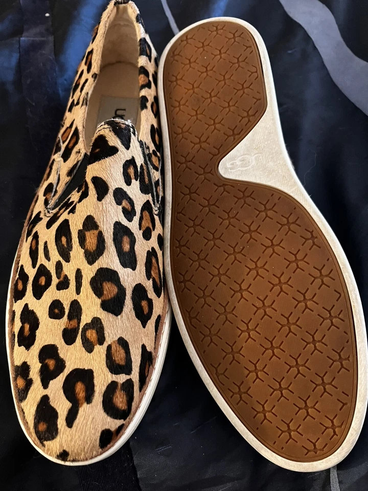 Zapatillas sin cordones UGG para mujer, estampado de leopardo talla 8,5 Foto 2 de 4