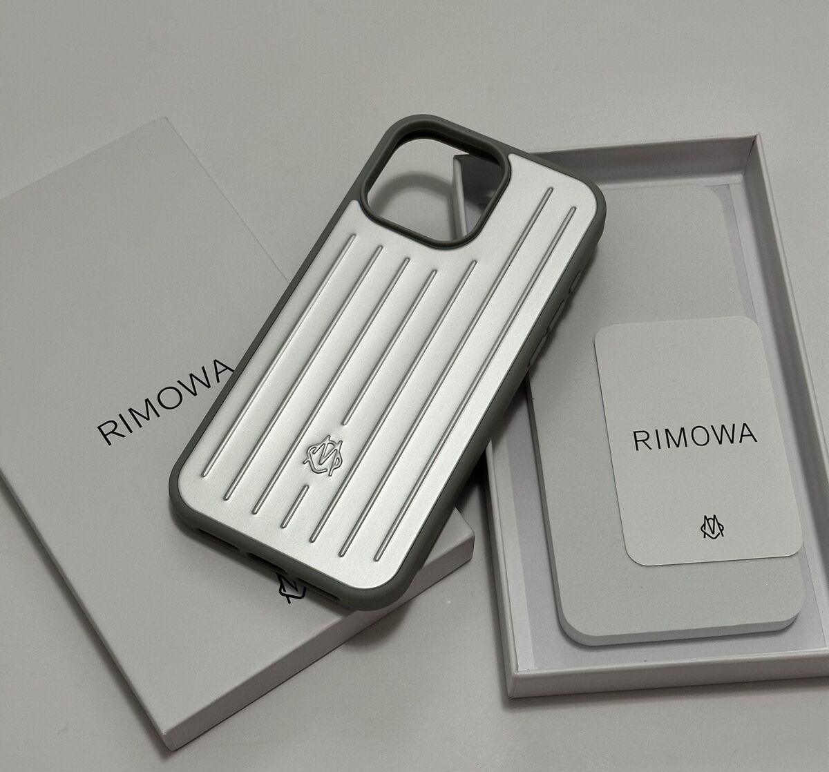 Rimowa Iphone Case Aluminum For Iphone 16 Pro ⭐️U.S SELLER Rimowa Iphone Case Aluminum For Iphone 16 Pro ⭐️U.S SELLER