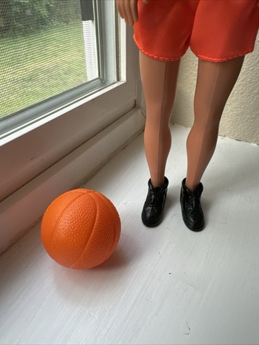 Vintage Mattel Barbie 1992 Basketball Kevin Doll Skipper Boyfriend - Afbeelding 10 van 13