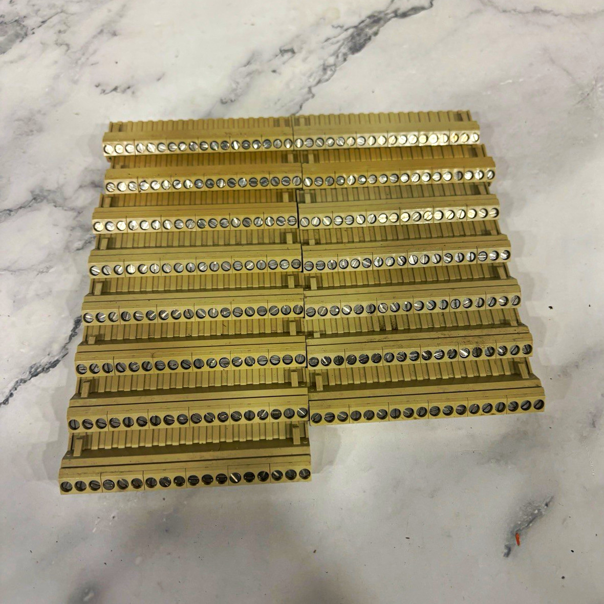 18-Position Screw Terminal Block Strip, Beige Plastic, MPN 200 lot 15
