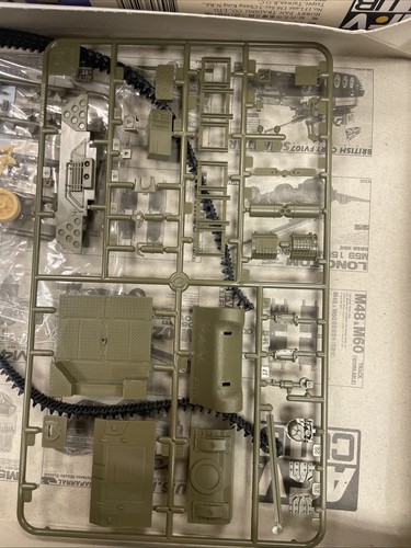 M35 Prime Mover WWII US Army - 1/35 Scale AFV Club Unassembled Kit#35S08 - Picture 8 of 12