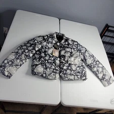 Disney + National Geographic Polar Ice Woman’s Puffer Bomber Jacket Size Large L