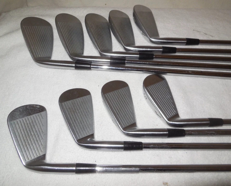 HIERROS PERSONALIZADOS MIZUNO 3-9 + GW-PW/DYNAGOLD XP S300 EJES DE ACERO RÍGIDO/DERECHA/9 HIERROS Foto 3 de 4