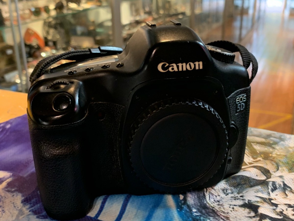 CANON EOS 5D (DS126091) DIGITAL SLR CAMERA / 12.8 MEGAPIXELS