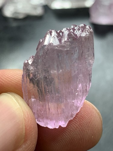 560-Grams Natural Kunzite Crystals / Rough Kunzite Crystals Lot From Afghanistan - Picture 14 of 20