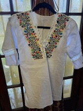 LATIN WOMEN FRIDA HANDMADE EMBROIDERED MEXICAN BLOUSE MEDIUM WHITE FLOWERS NEW