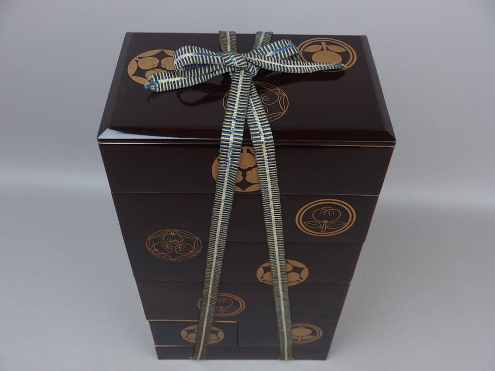 Jubako Bento Box Japanese [Antiques utensils] Old wooden lacquer Sakon makie cre