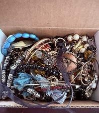 2.3 LB Broken Vintage Costume Jewelry Craft Lot   Tangled Mix for Upcycling