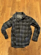 Swiss Tech Long Sleeve Button Up Size Large Black And Gray plaid