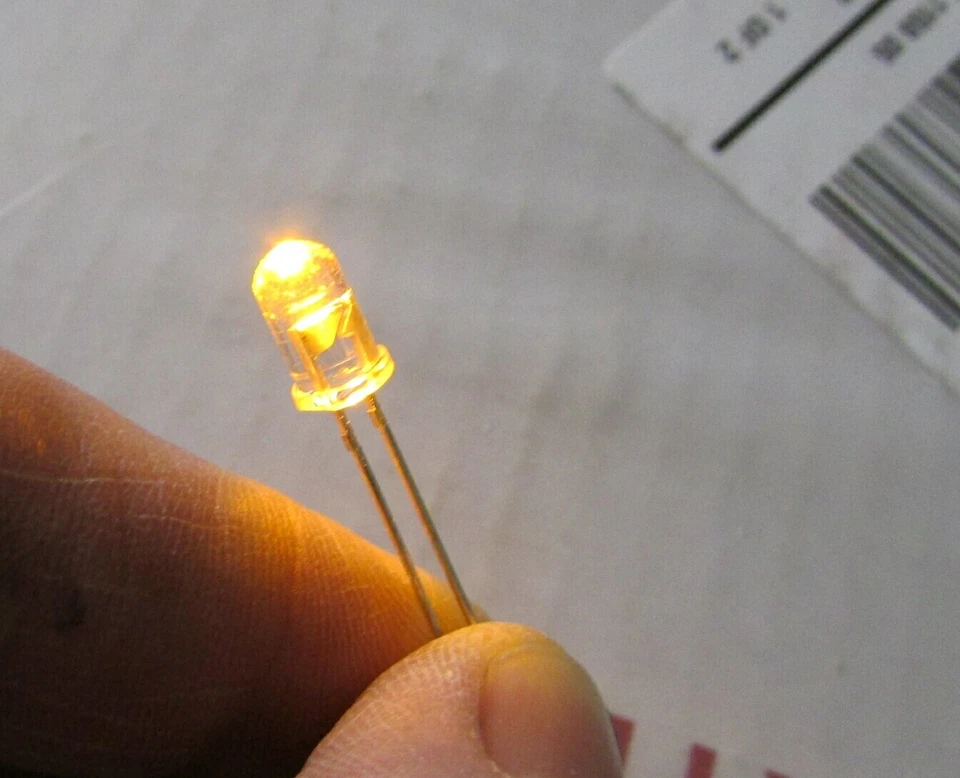 Lote 50 Lentes Transparentes Ámbar-Amarillo Luz T-1-3/4 (5MM) 2.5V LEDs 1500MCD MVL-514UYL Foto 4 de 4