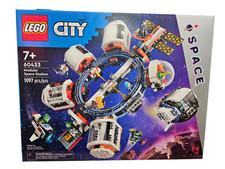 LEGO City 60433 1097pcs Modular Space Station NEW 