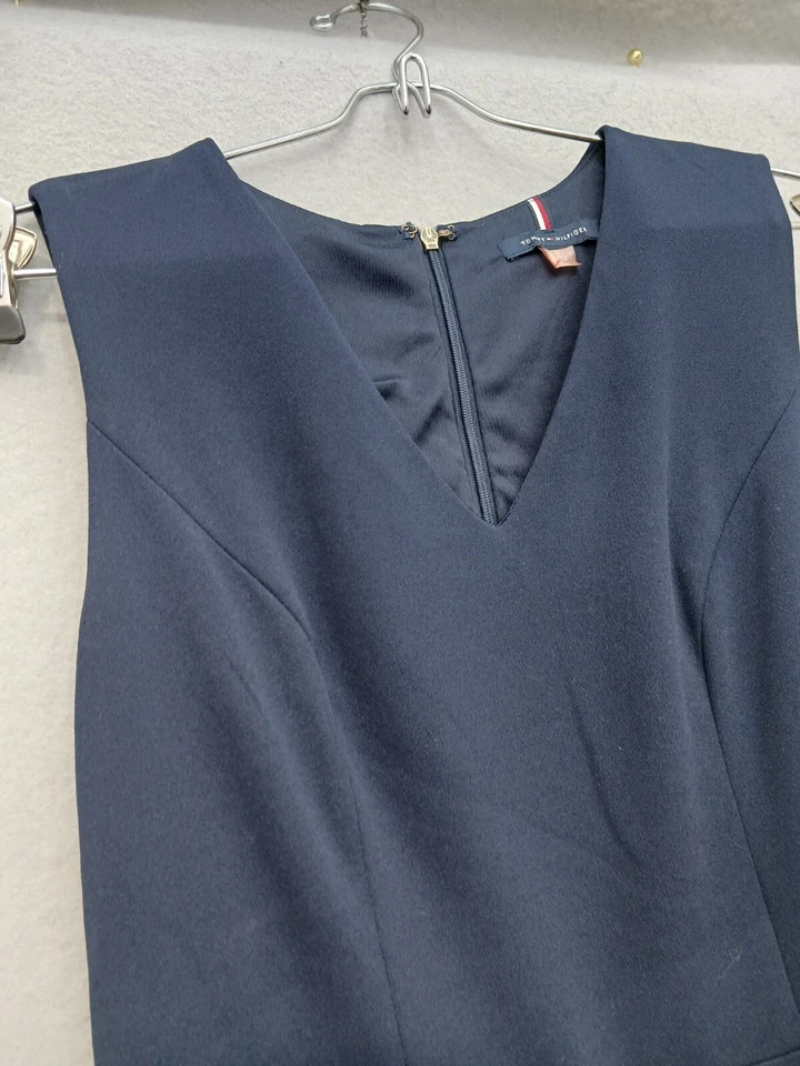 Macacão feminino Tommy Hilfiger 2 azul marinho sem mangas gola V perna larga escritório - Imagem 2 de 4