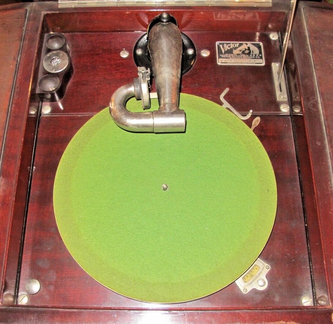 VV-260 Victrola Phonograph Victor Talking Machine Company 1922