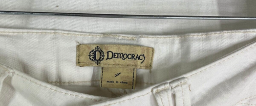 Democracy Women's Cropped White Denim Capri Jeans W/ Fleur De Lis Embroidery - 4 - Picture 3 of 5